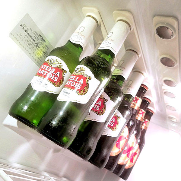 Refrigerator magnet beer bottle rack