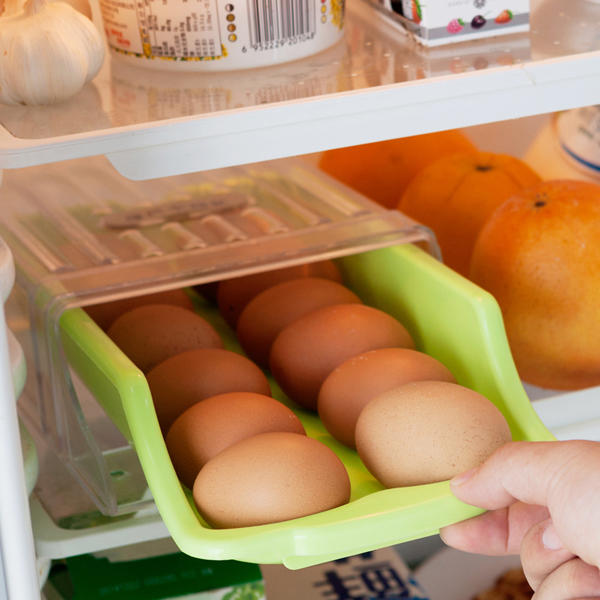 The refrigerator can stack egg storage boxes